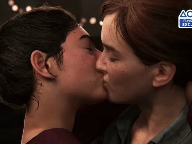 Hard kissing lesbian