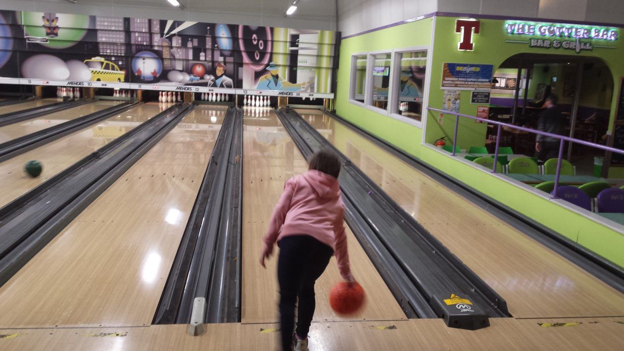 Ten pin bowling elgin