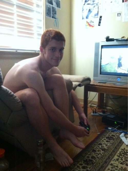 Tackle reccomend Guys playing computer games naked