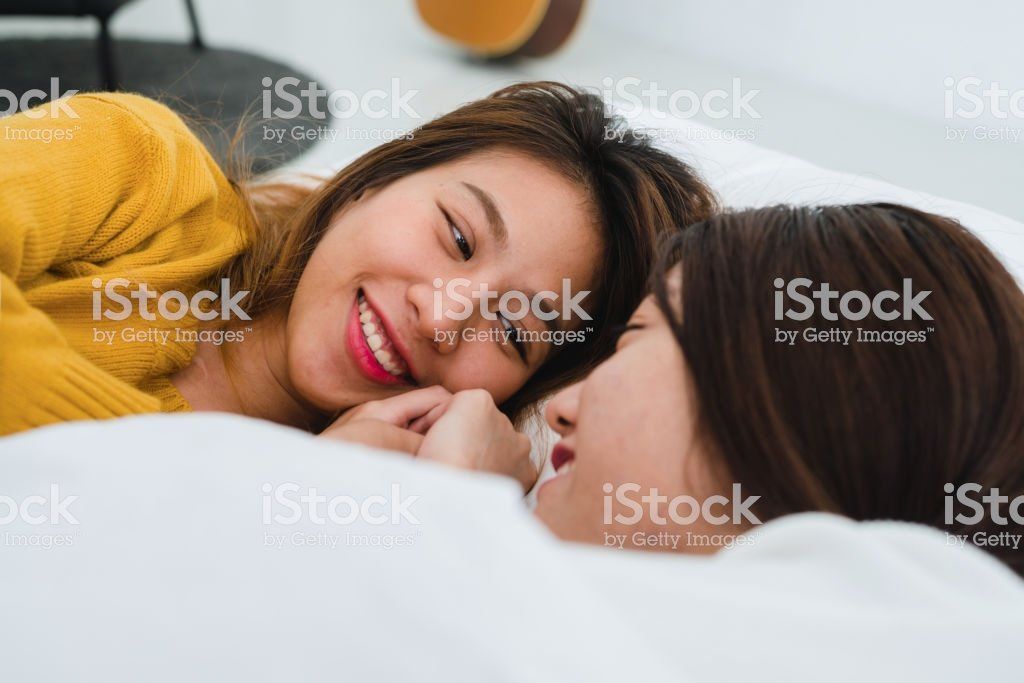 HAL reccomend Lesbian and woman lying on woman