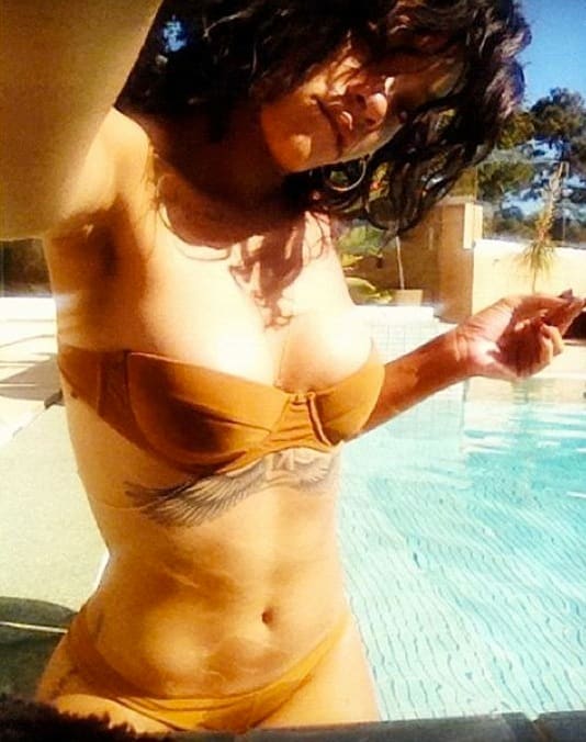 POTUS reccomend Rihanna bikini instagram